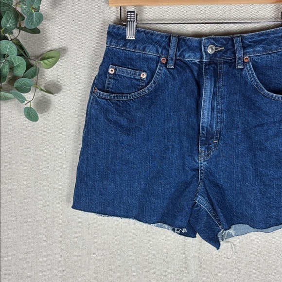 Topshop > A-Line Blue Denim High Rise Mom Shorts 6 - Picture 4 of 6